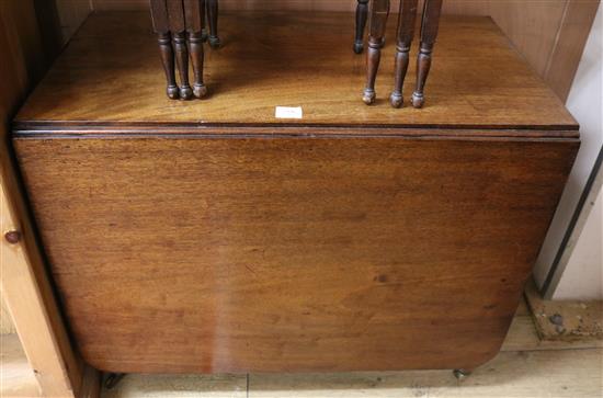 An early 19th century mahogany drop leaf dining table, W.3ft